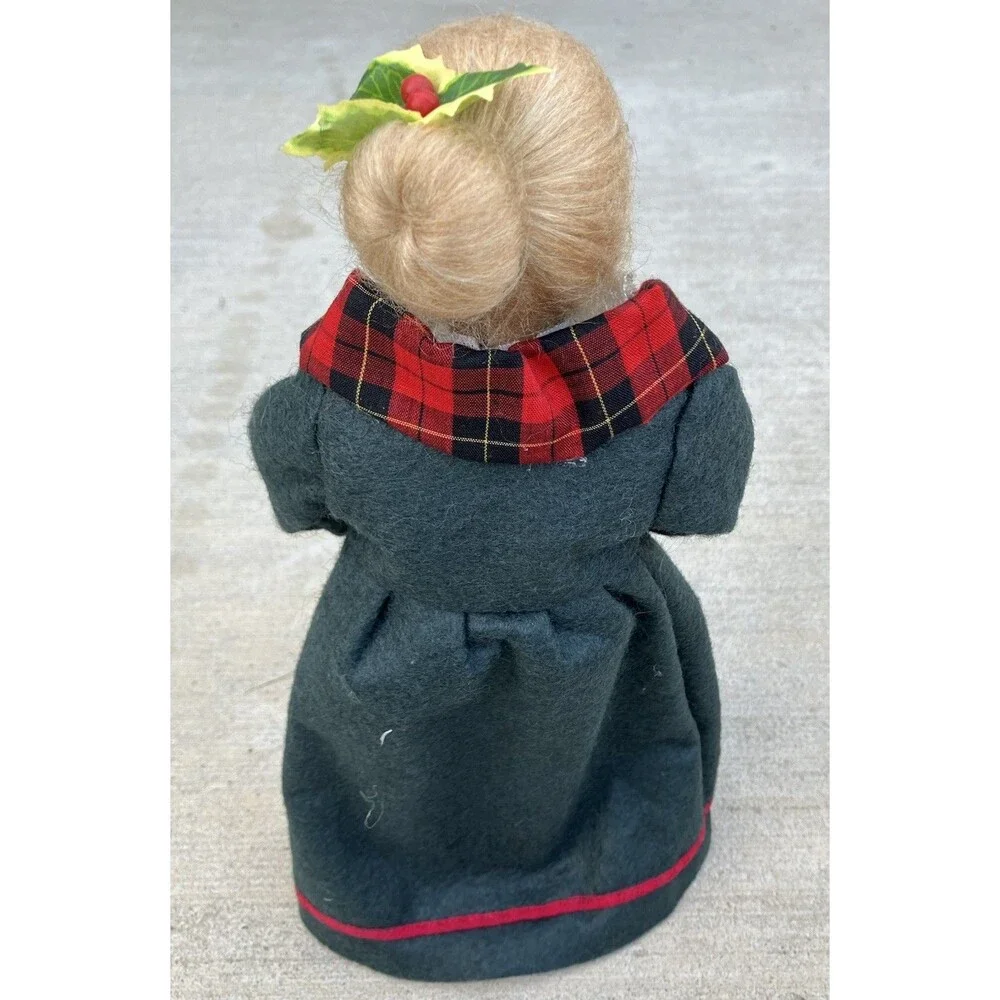 Vintage Christmas Caroler - Woman 12